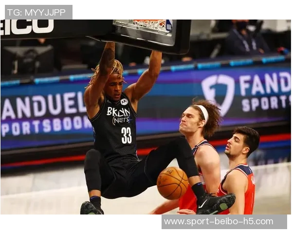 克拉克斯顿强势表现一攻一防完美配合助力球队稳住局势